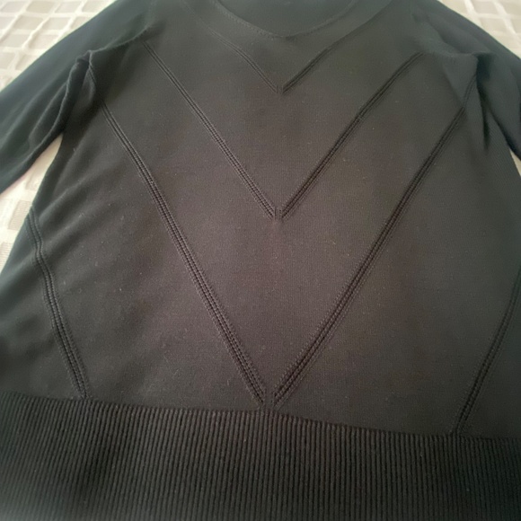 Banana Republic Lightweight V-Neck Sweater Black - Picture 3 of 12